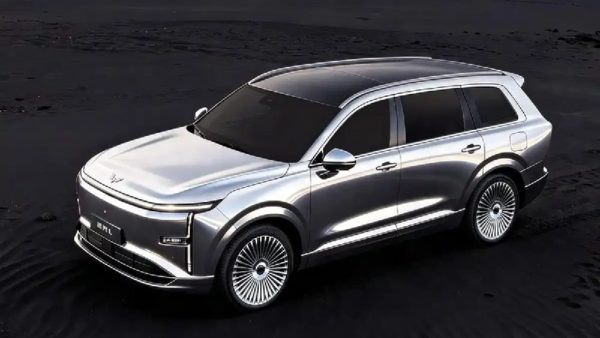 Wuling Starlight L — серийный кроссовер с серебристым кузовом за 1,4 млн рублей