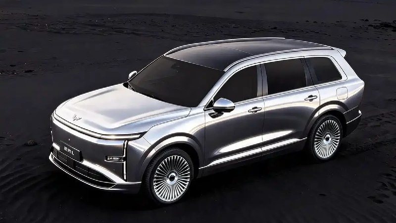 Wuling Starlight L — серийный кроссовер с серебристым кузовом за 1,4 млн рублей