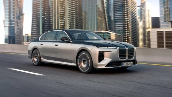 BMW вернул V8 на седан 7 серии в версии M760