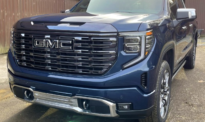NHTSA проверяет 535 тысяч пикапов GMC Sierra из-за отлетающей решётки