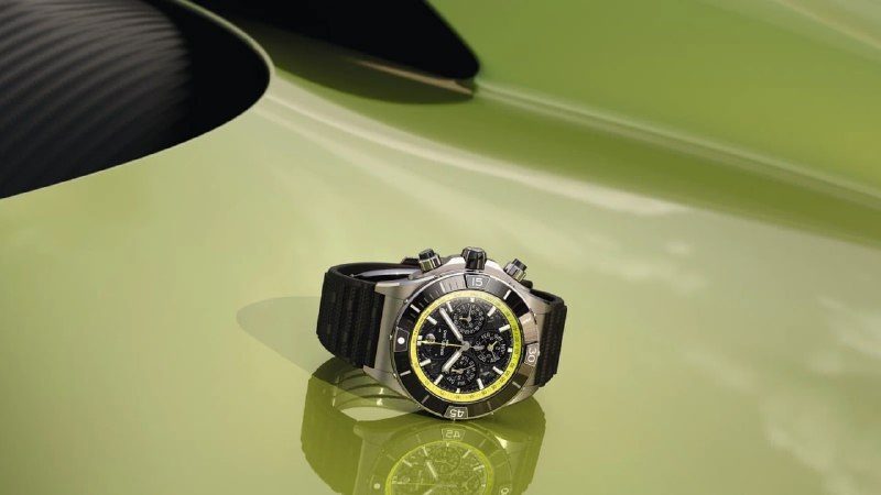 Breitling выпустит эксклюзивные часы для покупателей Aston Martin Valhalla
