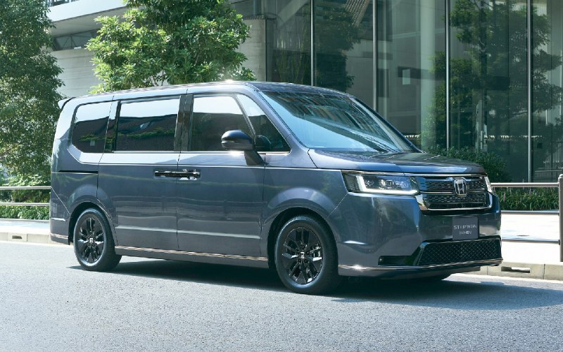 Honda Stepwgn e:HEV Spada Black Edition: спецверсия для Японии