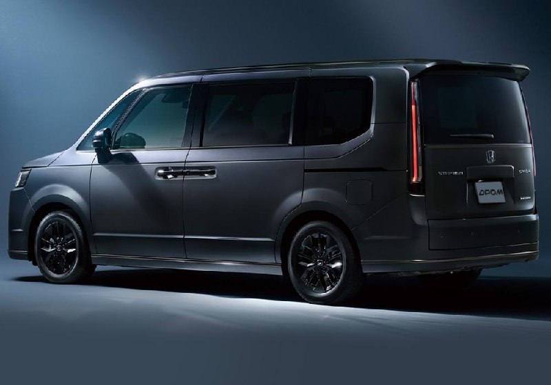 Honda Stepwgn получил в Японии Black Edition Honda Stepwgn получил в Японии Black Edition