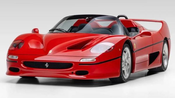 Ferrari F50 с пробегом 170 км выставили на аукцион за $20 млн