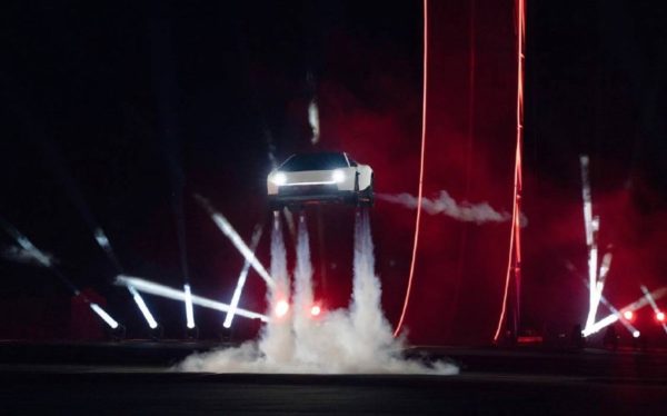 Илон Маск: Tesla Roadster получит «сознание» и рекордную скорость