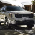 Kia Sorento вернулся в Россию: гибрид от 5,15 млн рублей, дизель от 8 млн