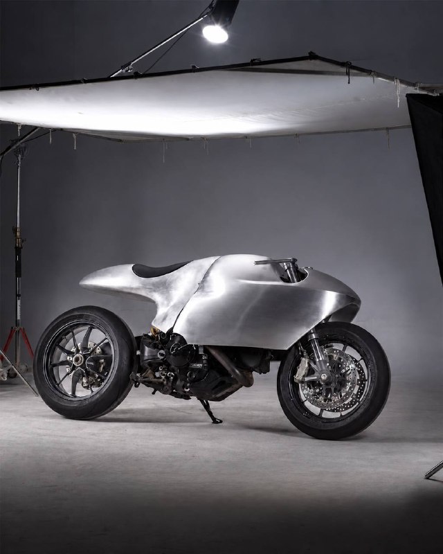 Bandit9 представил мотоцикл для Ducati 821, будто отлитый из жидкого металла