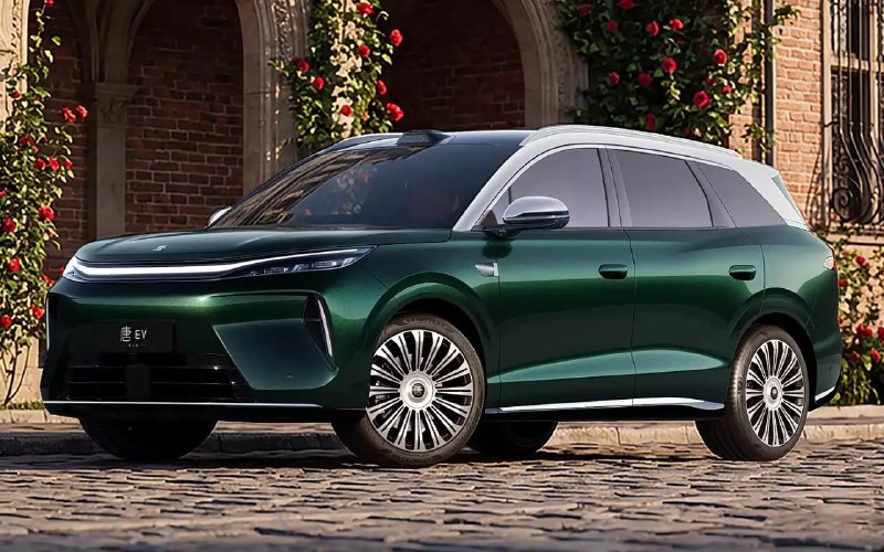 BYD показала салон электрического Tang с выдвижным 35,4-дюймовым экраном