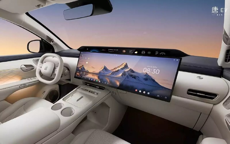 BYD показала салон электрического Tang с выдвижным 35,4-дюймовым экраном