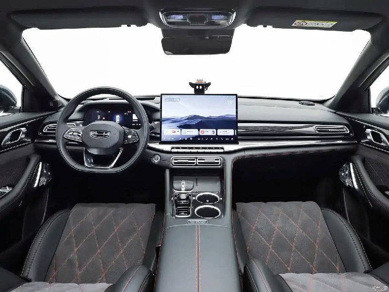 Geely представила гибридный Preface L Plus с лидаром за 1,8 млн рублей