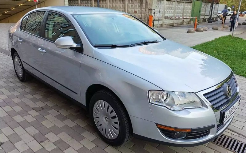 Volkswagen Passat 2008 года с пробегом 950 км продают в Москве за 2,1 млн рублей