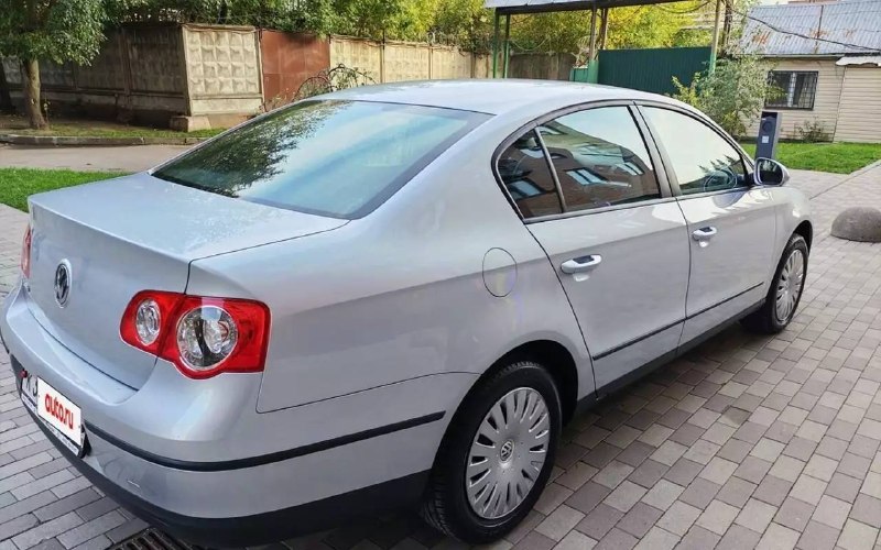 Volkswagen Passat 2008 года с пробегом 950 км продают в Москве за 2,1 млн рублей