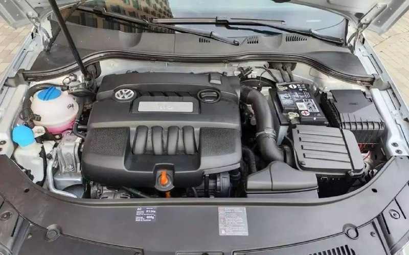 Volkswagen Passat 2008 года с пробегом 950 км продают в Москве за 2,1 млн рублей