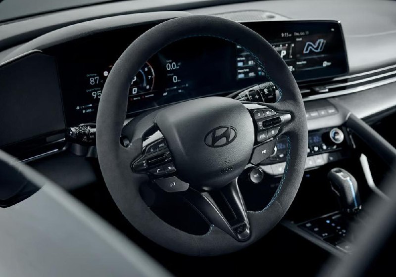 Hyundai Elantra N Monochrome: спортивный седан в сдержанном исполнении