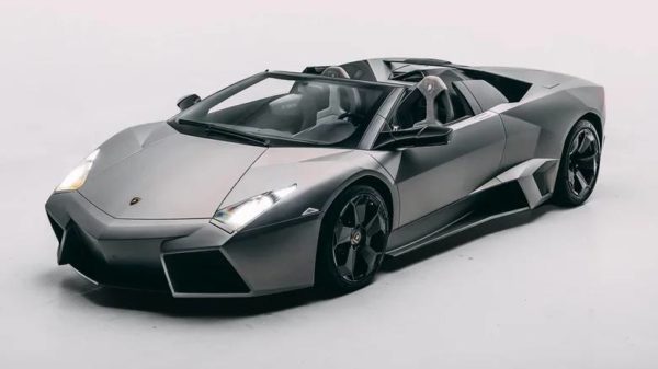 Lamborghini Reventón Roadster с пробегом 47 километров выставили на аукцион
