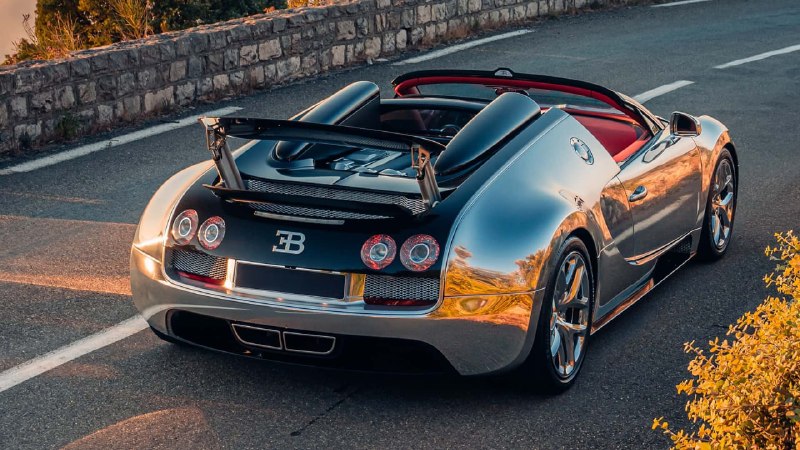 Зеркальный Bugatti Veyron вернулся на дороги после реставрации