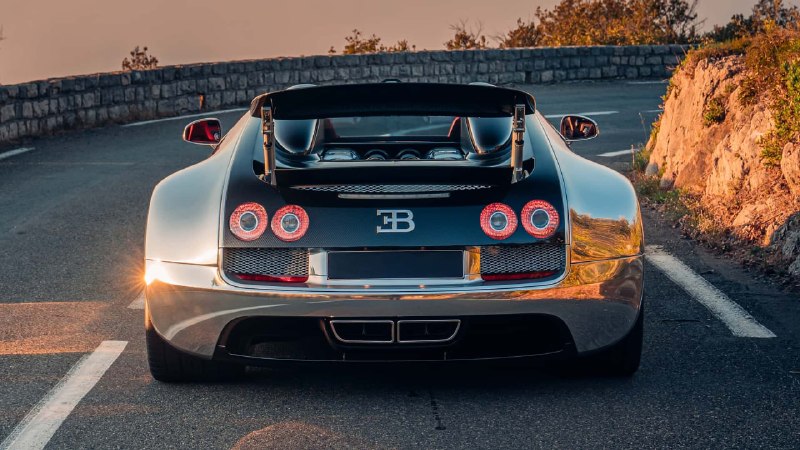 Зеркальный Bugatti Veyron вернулся на дороги после реставрации
