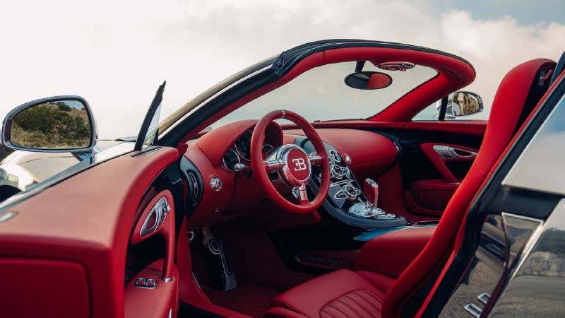 Зеркальный Bugatti Veyron вернулся на дороги после реставрации