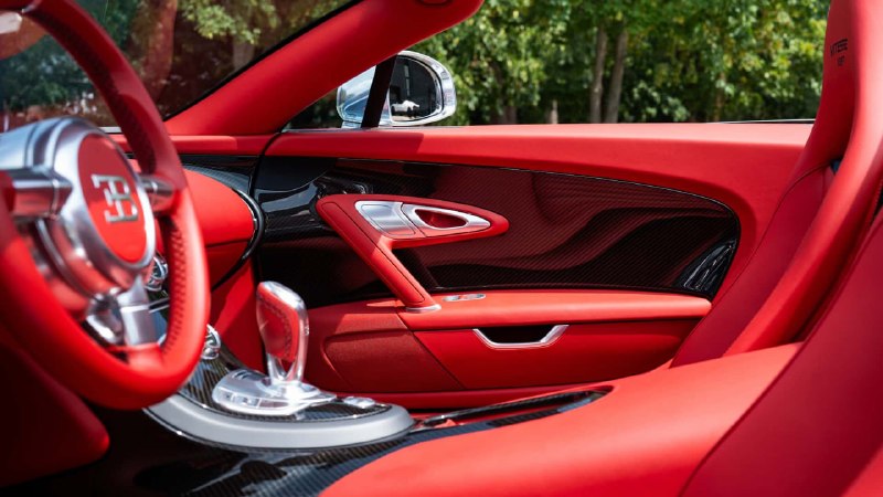 Зеркальный Bugatti Veyron вернулся на дороги после реставрации