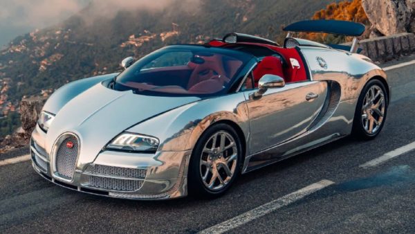 Зеркальный Bugatti Veyron вернули к заводскому состоянию
