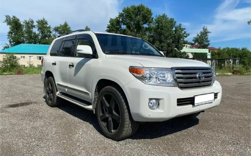 В Хабаровске за 14,5 млн рублей продают Land Cruiser 200 с пробегом 2700 км