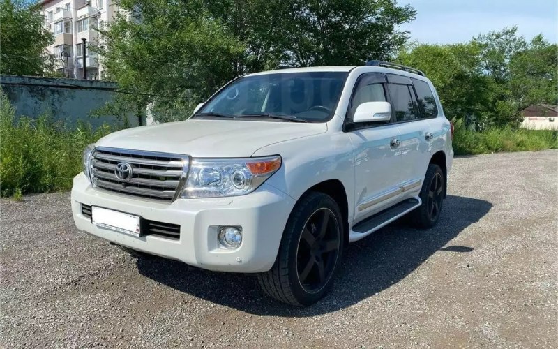 В Хабаровске за 14,5 млн рублей продают Land Cruiser 200 с пробегом 2700 км