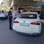 12 протоколов за сезон: в Сочи отчитались о борьбе с нелегальными таксистами
