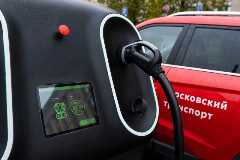 Росатом и Дептранс тестируют робота-зарядку для электромобилей