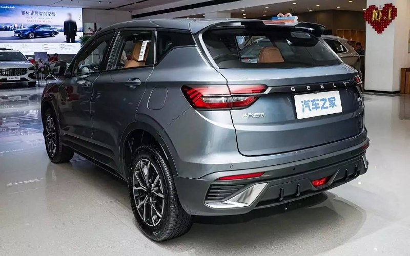 Geely готовит обновлённый Coolray: новая решётка и цифровой салон