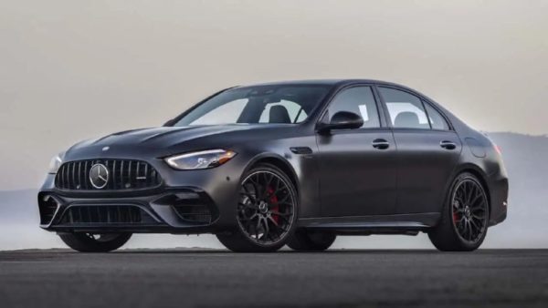 Mercedes-AMG вернёт C63 с бензиновым мотором и параллельно готовит электрическую версию