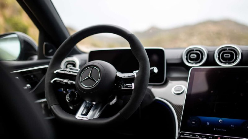 Mercedes-AMG вернёт C63 с бензиновым мотором и параллельно готовит электрическую версию Mercedes-AMG вернёт C63 с бензиновым мотором и параллельно готовит электрическую версию
