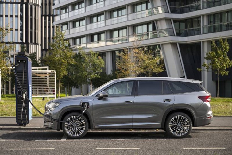 Skoda Kodiaq обновили к юбилею: гибрид стал мощнее, вернулась версия Laurin & Klement