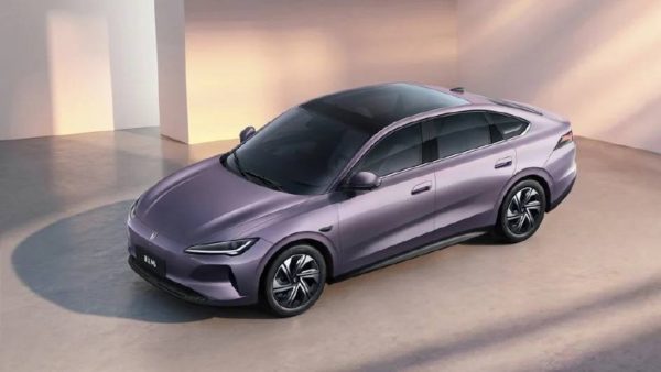 Volkswagen начал продажи электрической Jetta M6 в Китае по цене от 980 тыс. рублей