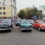Свадьба на ретроавтомобилях застряла в пробках на шесть часов, но все остались довольны