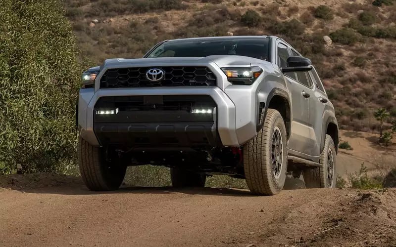 В Россию привезли гибридные Toyota 4Runner от 9,3 млн рублей В Россию привезли гибридные Toyota 4Runner от 9,3 млн рублей
