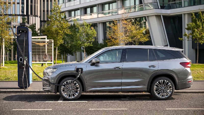 Skoda обновила Kodiaq к 10-летию модели: гибрид на 272 л.с. и топовая версия Laurin & Klement Skoda обновила Kodiaq к 10-летию модели: гибрид на 272 л.с. и топовая версия Laurin & Klement
