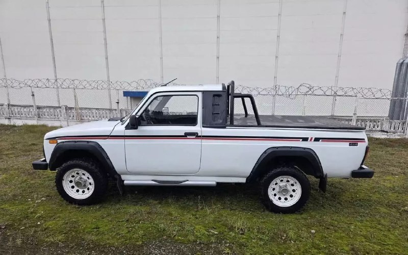 В России продают редкий длиннобазный пикап Lada Niva ВАЗ-2329