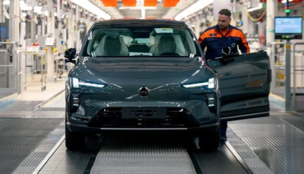 Volvo Cars сокращает 2500 сотрудников на фоне убытков и обвала акций