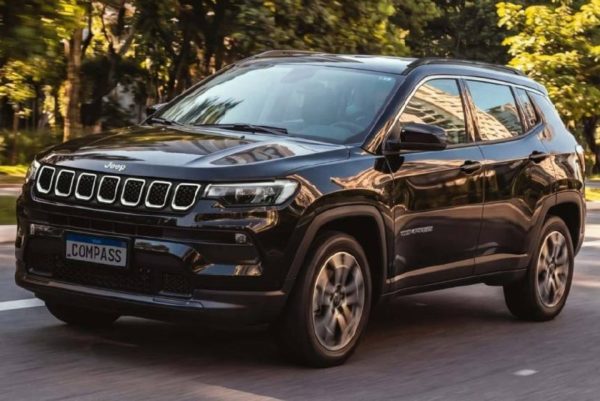 Jeep Compass прошлого поколения обновили в Бразилии и дополнили мягким гибридом