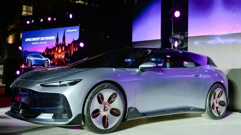 Chery показала концепт Lepas Aura с дисплеем вместо решётки радиатора Chery показала концепт Lepas Aura с дисплеем вместо решётки радиатора