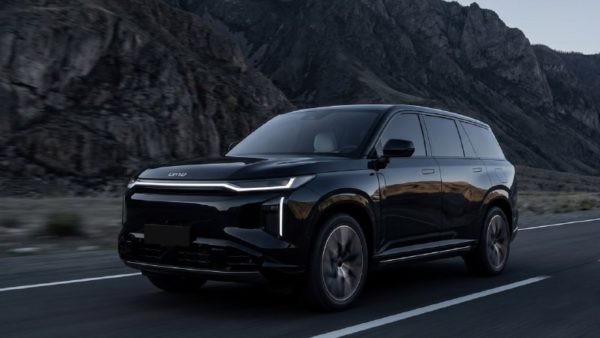 Гибридный UMO 8 с «Алисой» вышел в продажу: цены разошлись с предзаказами