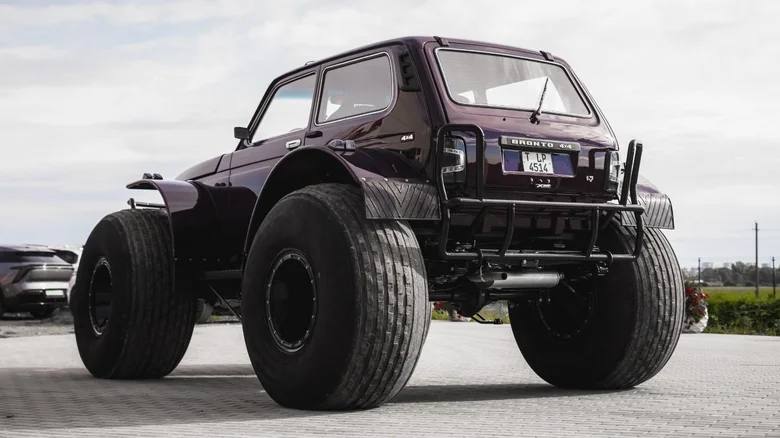В Германии продают редкую фиолетовую Lada Niva Marsh на огромных колесах