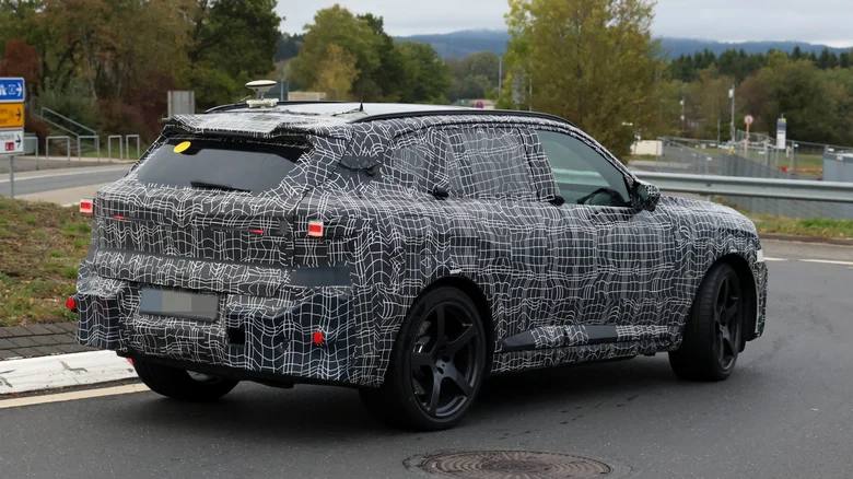 BMW готовит электрический X5 M мощностью до 900 л.с.