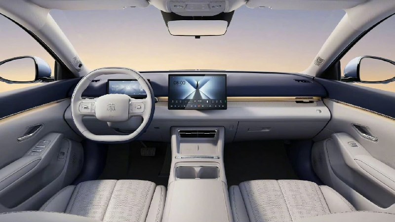 BYD Qin Plus DM-i: гибрид по цене Гранты с запасом хода 2290 км