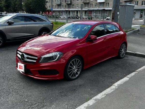 Праворульный Mercedes-Benz A 180 2014 года за 1,5 млн рублей